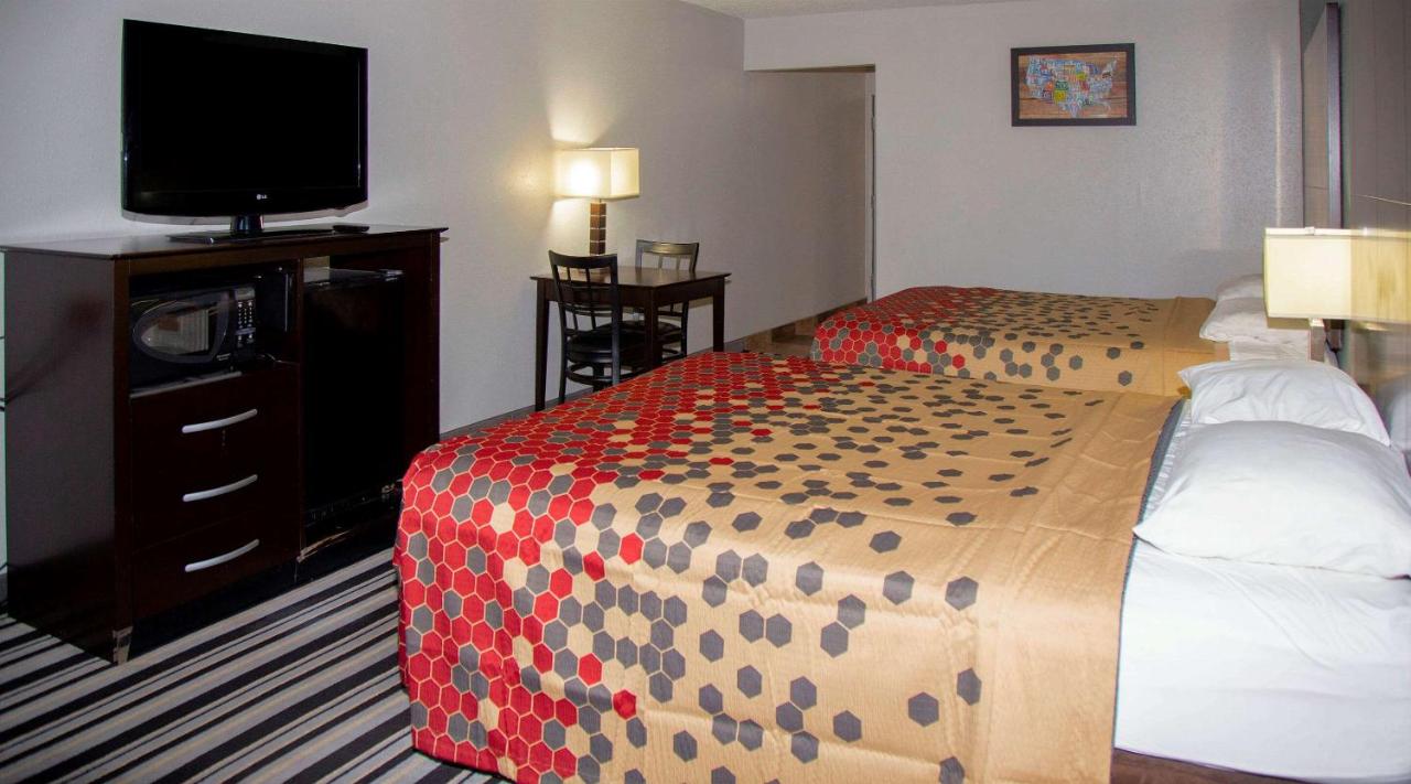 Standard Double Room with Two Double Beds - Smoking at Econo Lodge Ardmore