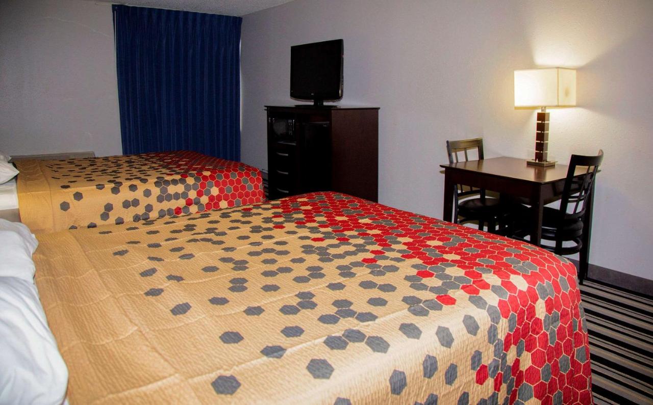 Standard Double Room with Two Double Beds - Smoking at Econo Lodge Ardmore