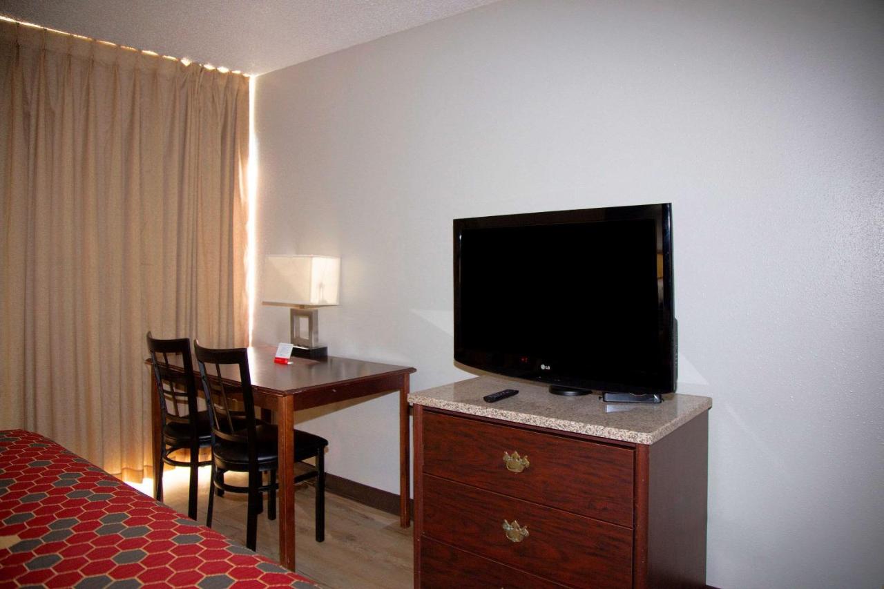 Standard King Room - Non-Smoking  at Econo Lodge Ardmore