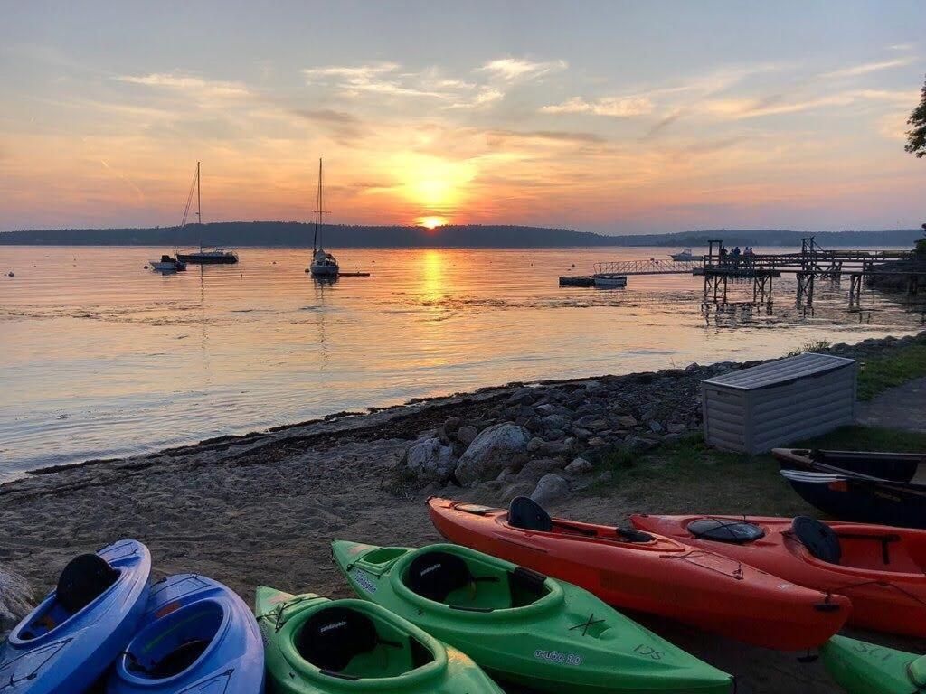 | Smuggler's Cove Inn
