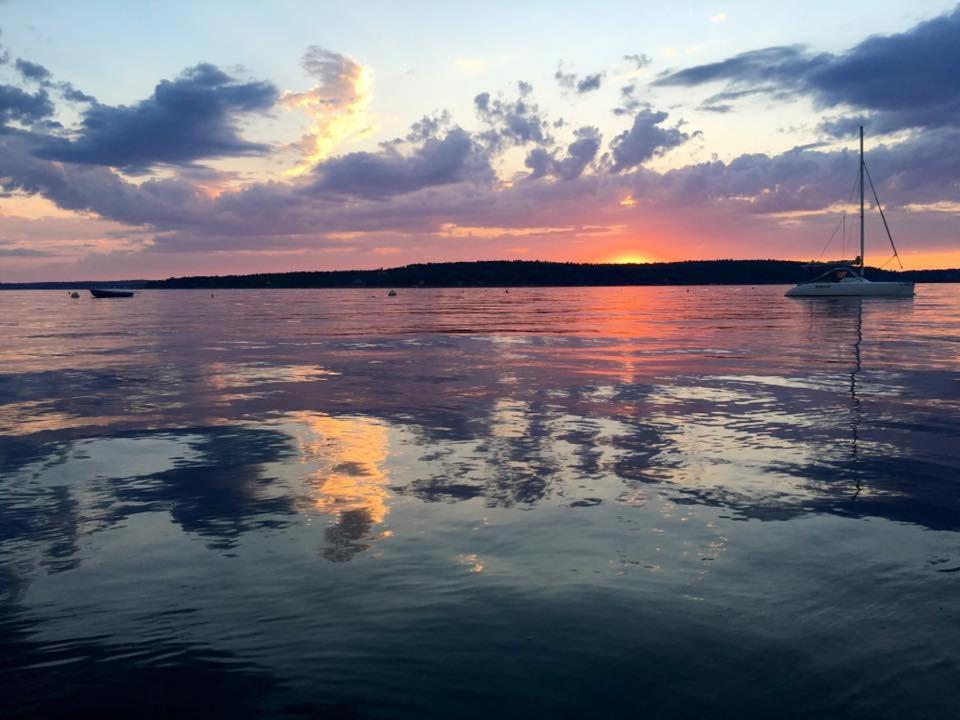 | Smuggler's Cove Inn