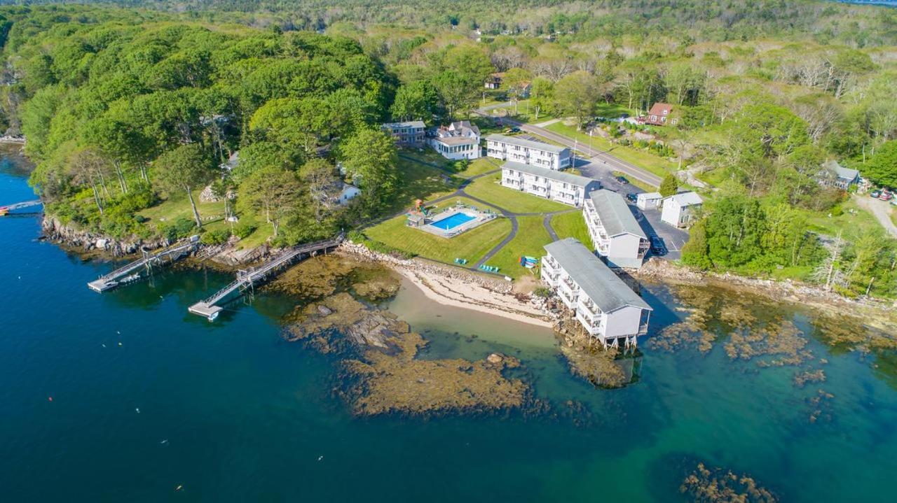 | Smuggler's Cove Inn