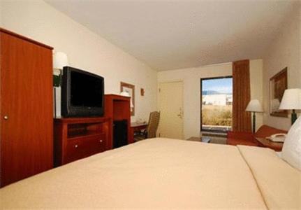 King Room - Non-Smoking at Quality Inn Merchants Drive