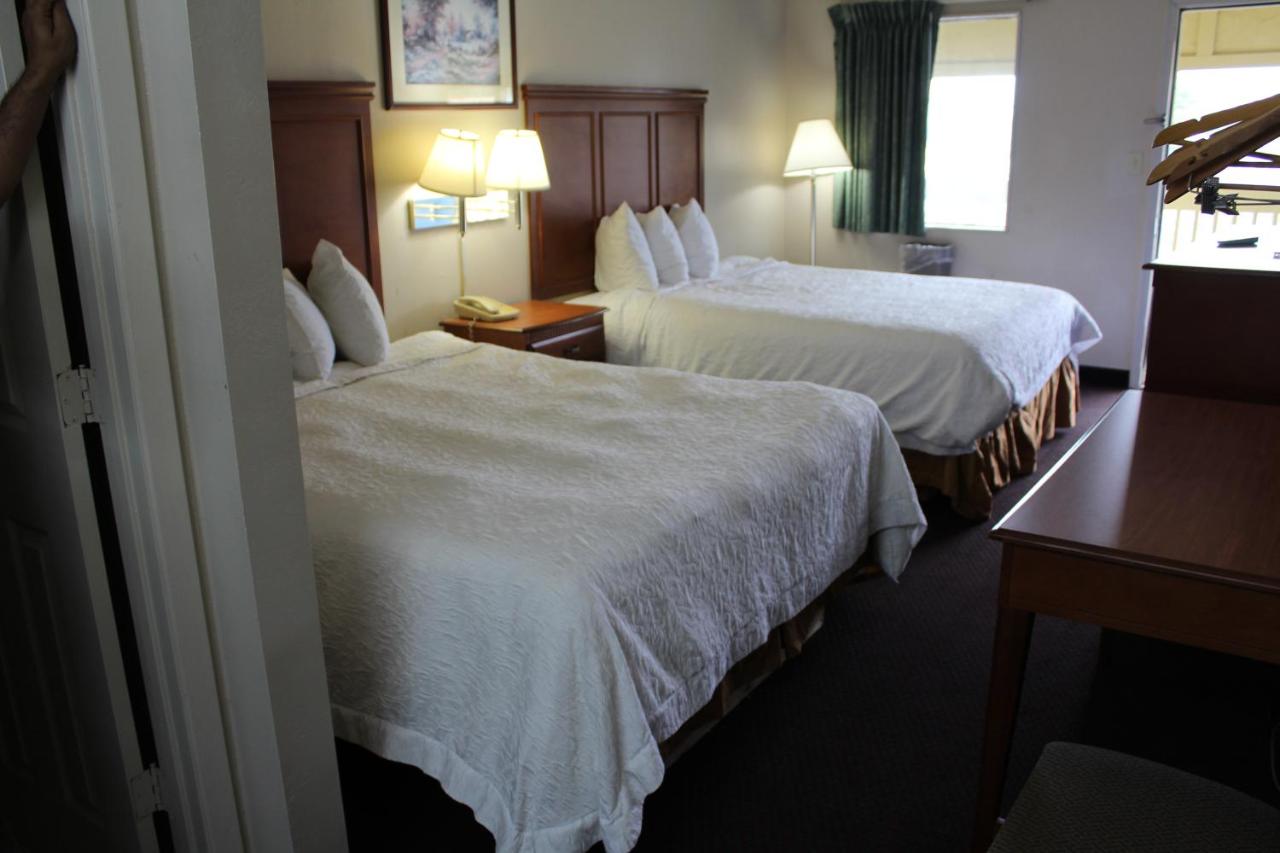 2 Queen Bed, Non-Smoking at Travelodge by Wyndham Richmond IN