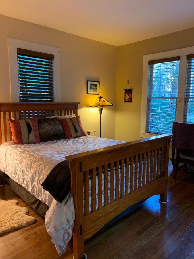 | Mountain Meadows Inn