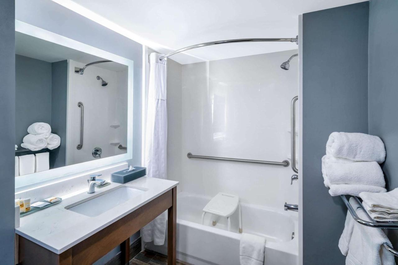 King Room - Mobility Access/Non-Smoking at La Quinta Inn & Suites by Wyndham-Albany GA