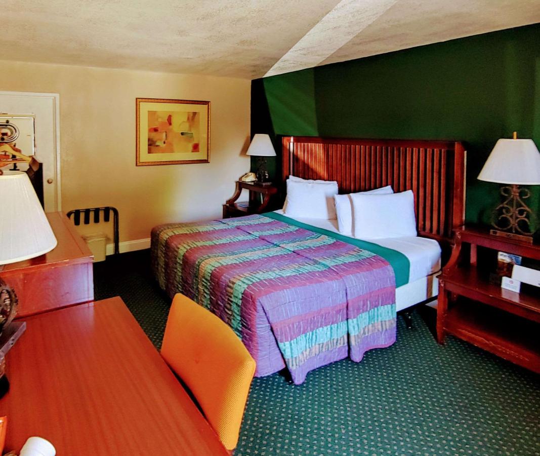 | Main Gate Kissimmee Formally Road Way Inn