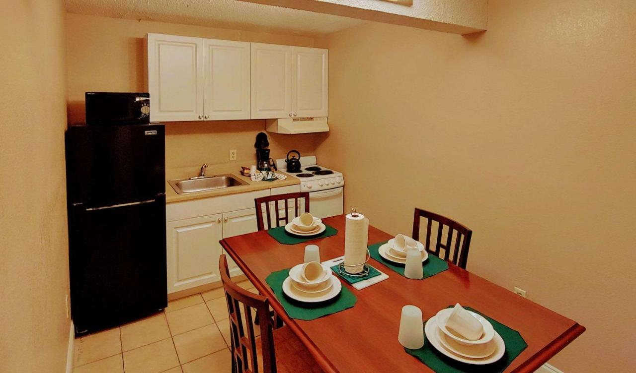| Main Gate Kissimmee Formally Road Way Inn