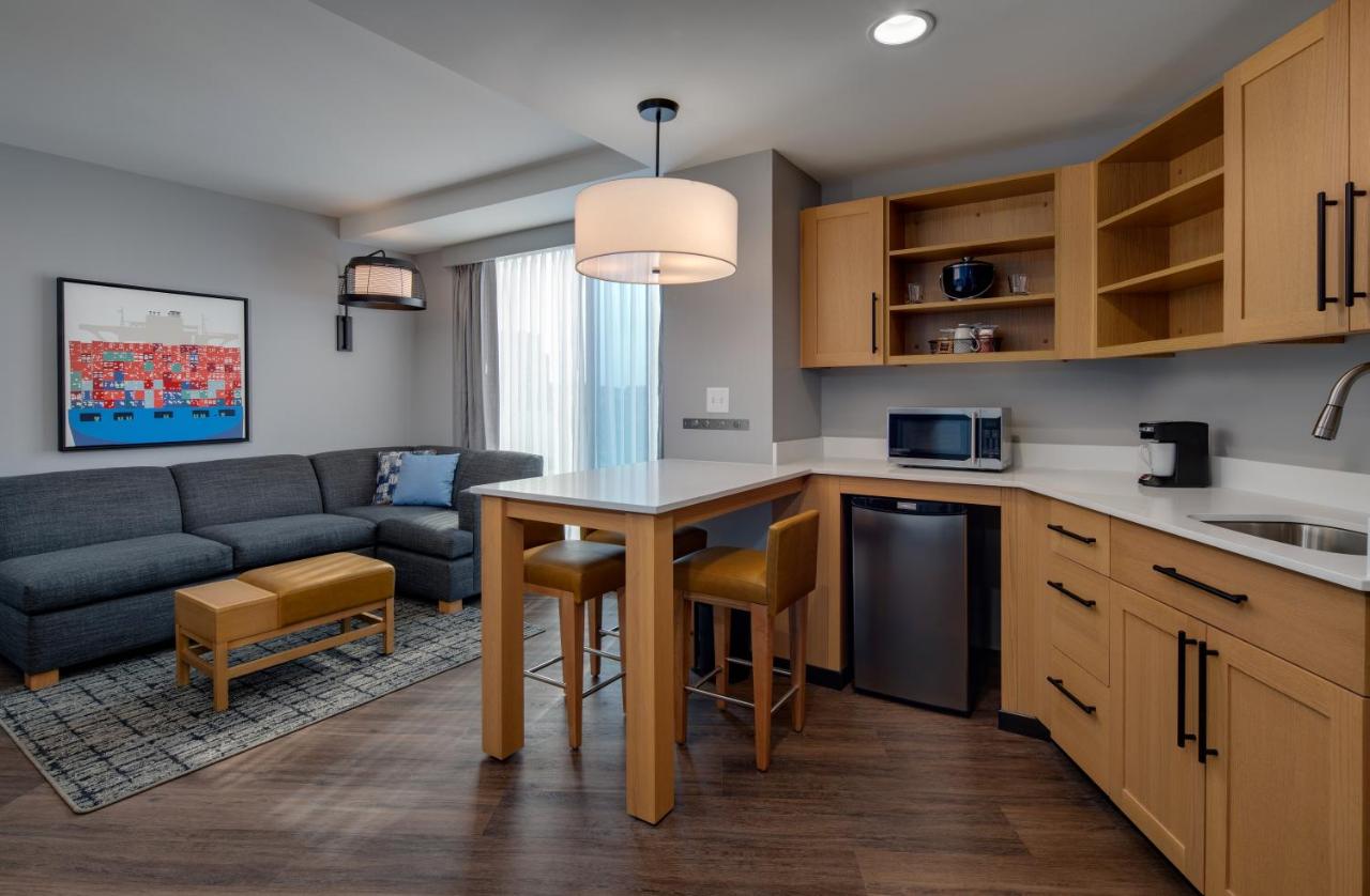 King Suite at Hyatt Place Boston/Seaport District