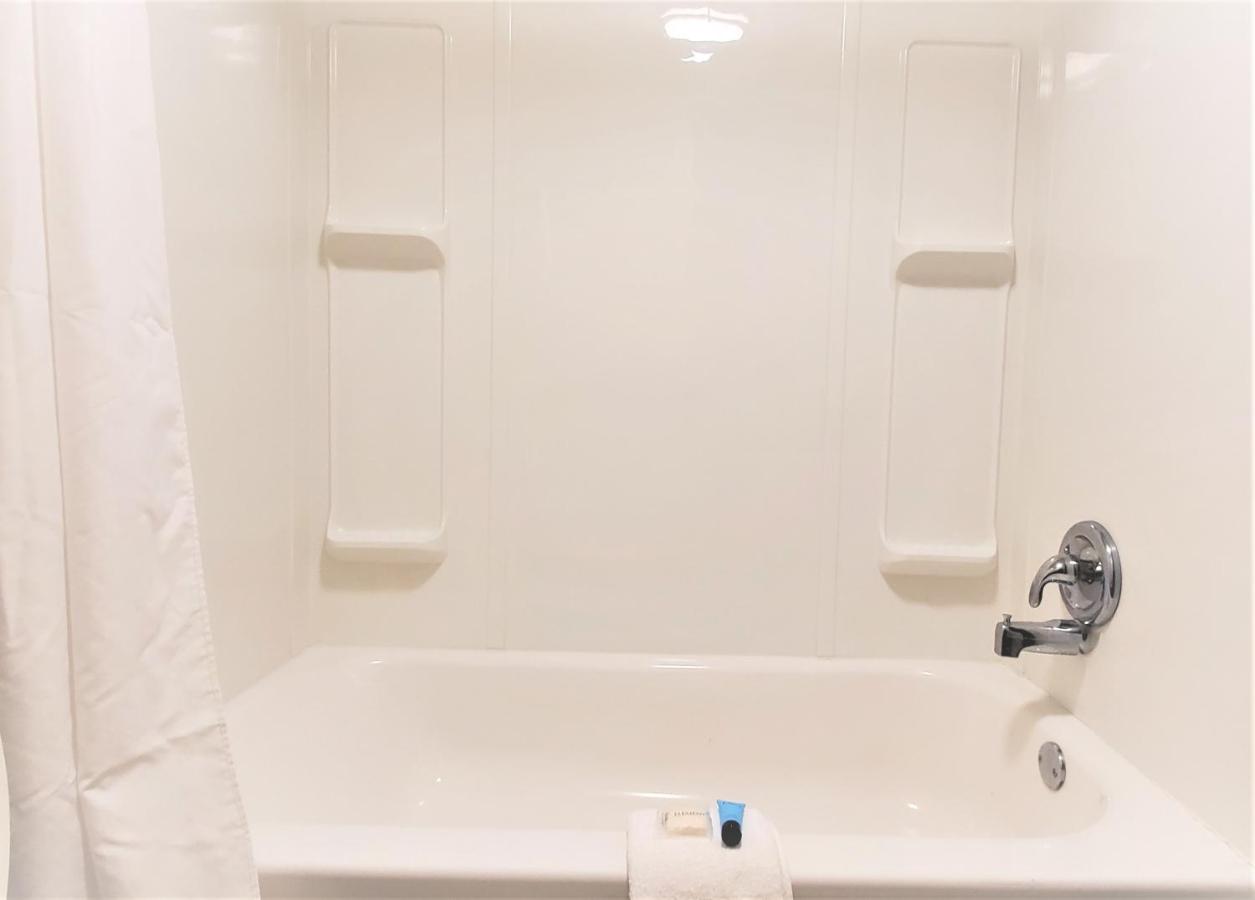 | Economy 7 Inn- Newport News