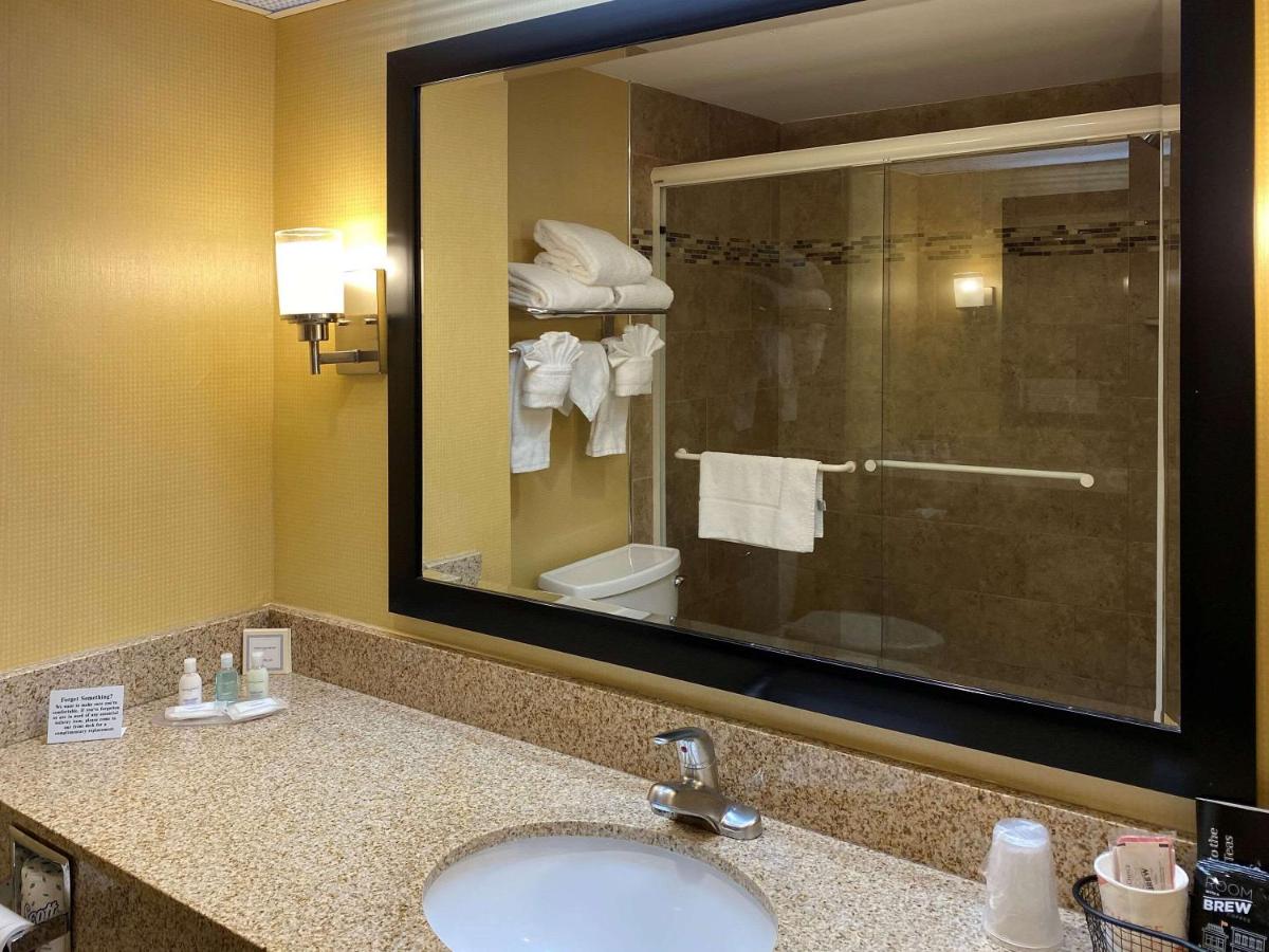 | Clarion Hotel & Conference Center Toms River