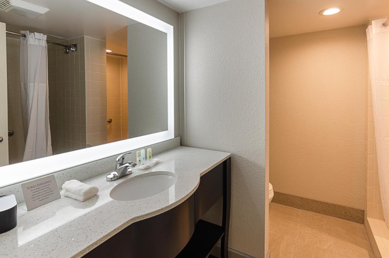 King Room - Accessible/Non-Smoking at Quality Inn Tanglewood