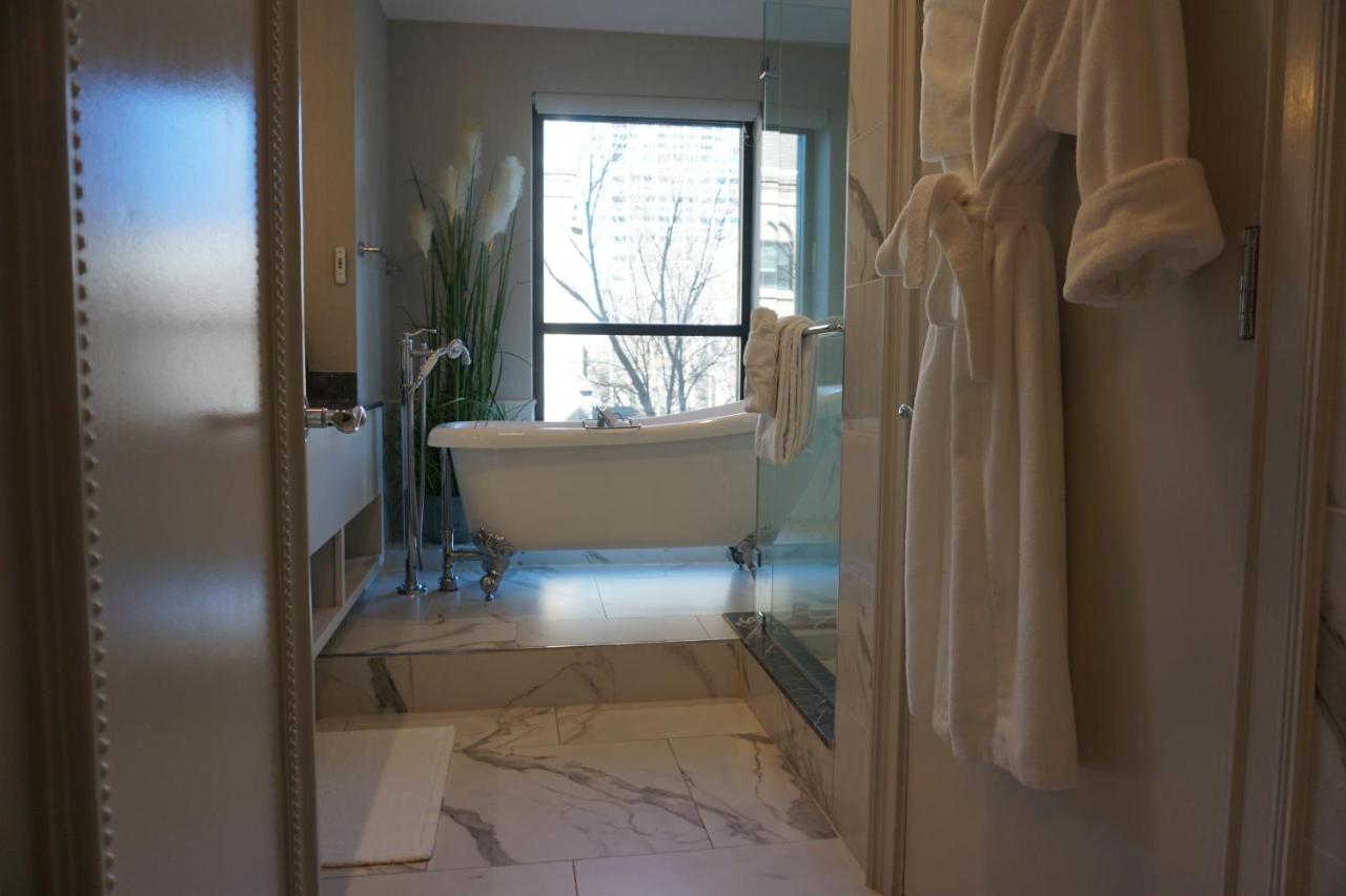 Deluxe King Room at The Ivey's Hotel