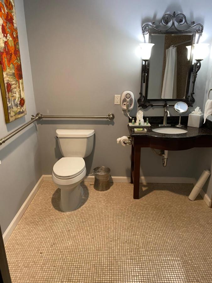 King Room - Accessible/Non-Smoking at Villa Montes Hotel