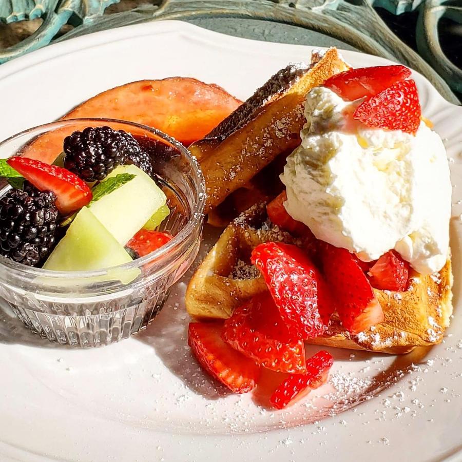 | Hearthside Inn