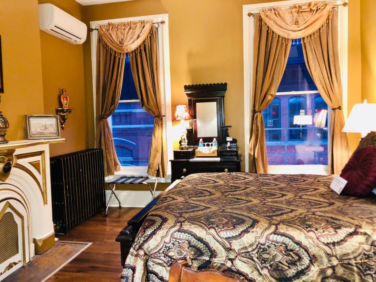 | Symphony Hotel & Restaurant