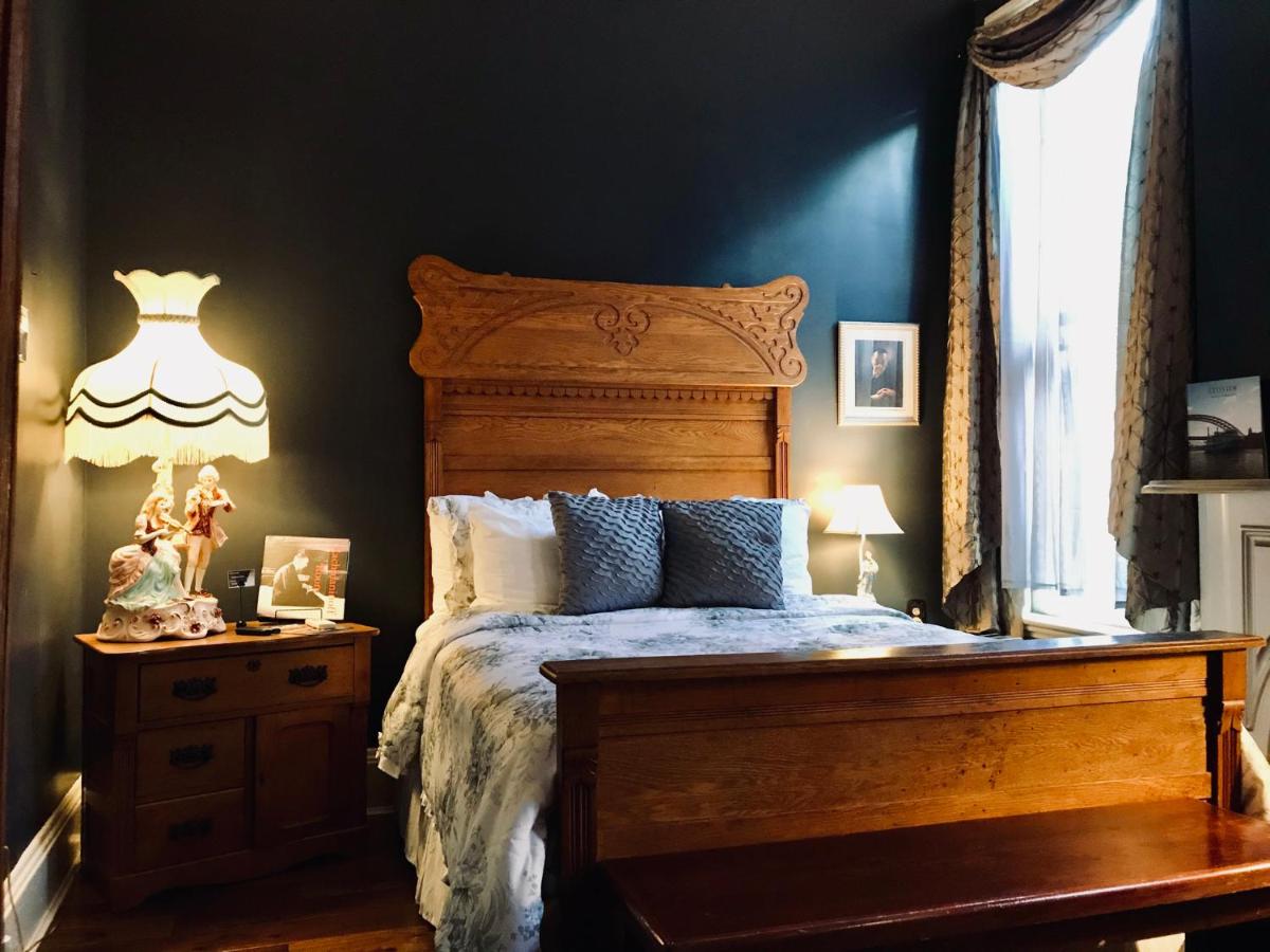 | Symphony Hotel & Restaurant