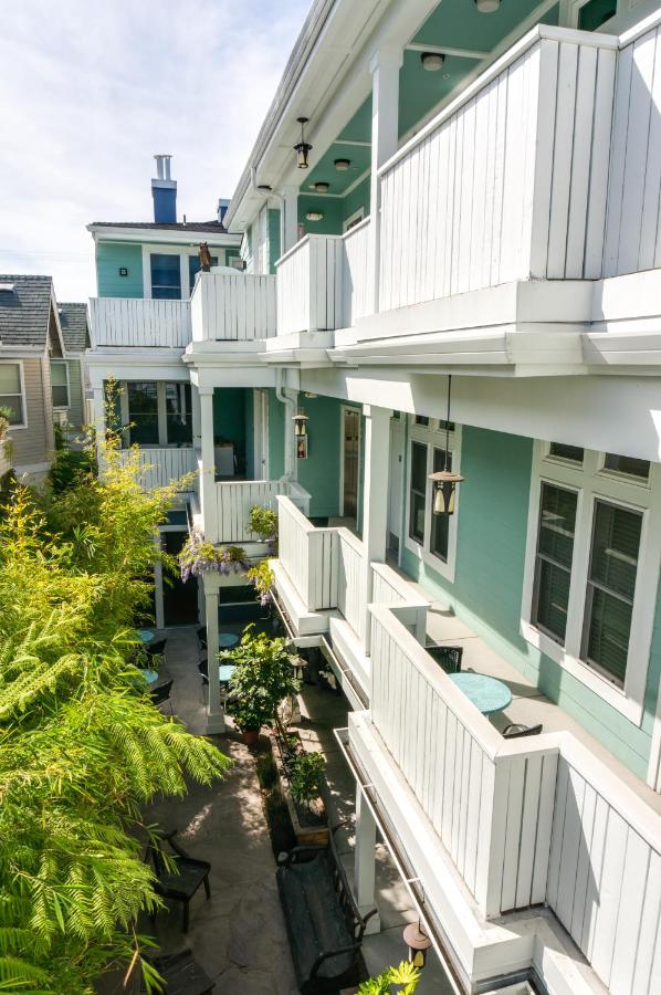 | Pacific Blue Inn