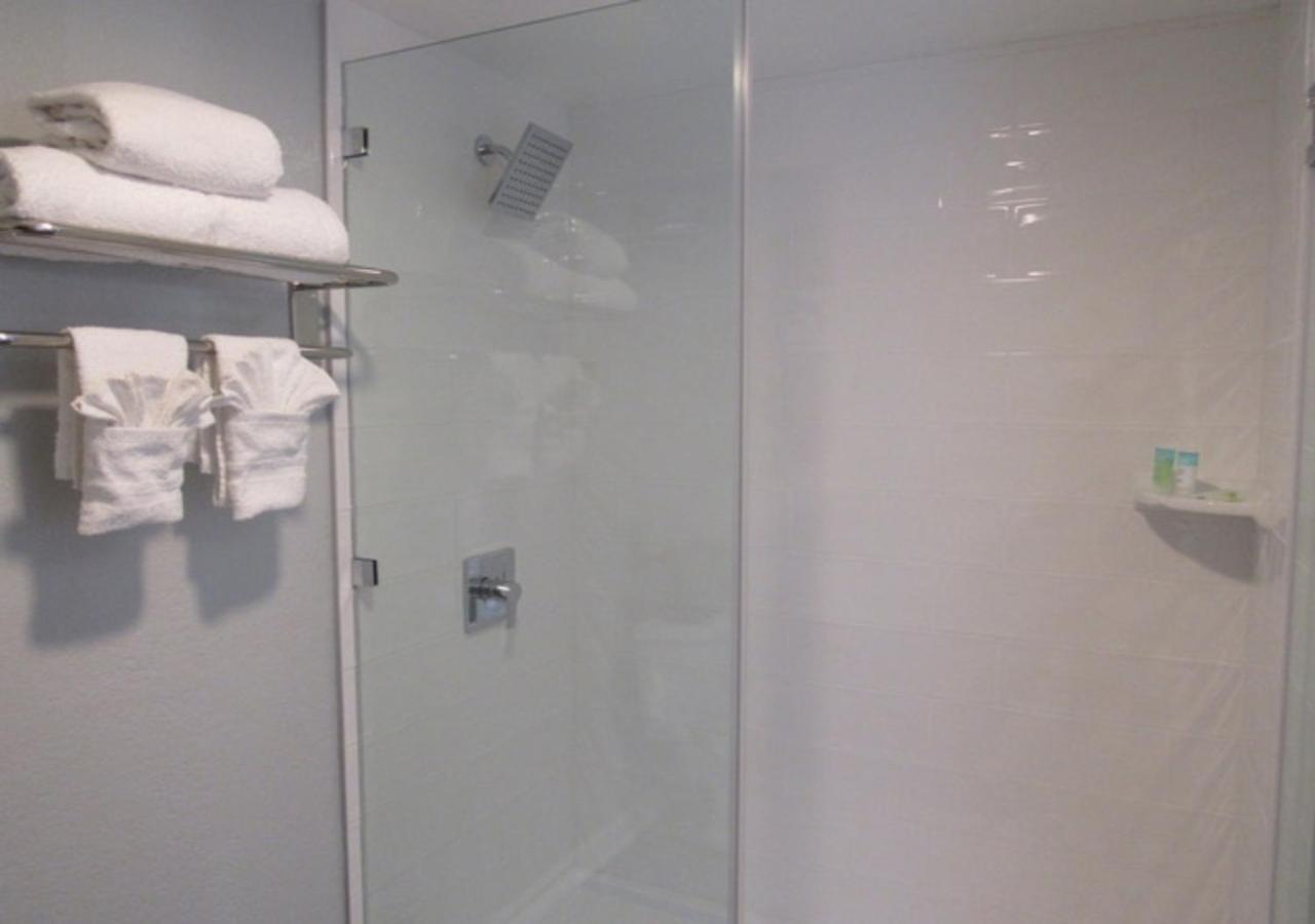 Studio King Room at Capri Suites Anaheim