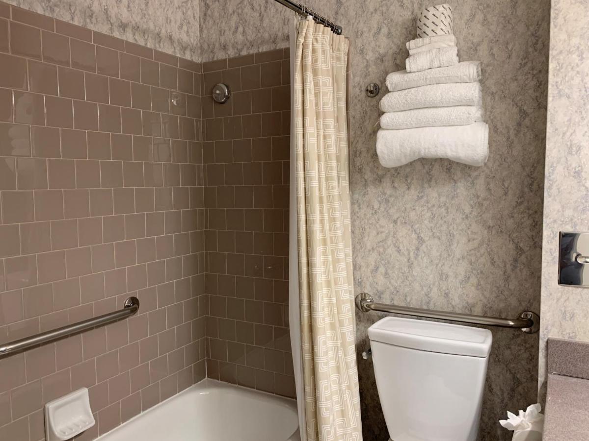 Double Room - Disability Access at Woodbridge Inn & Tavern