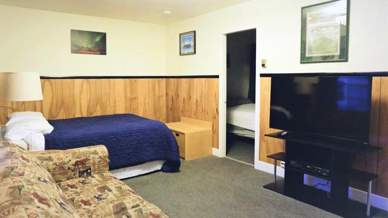 | The Tides Inn
