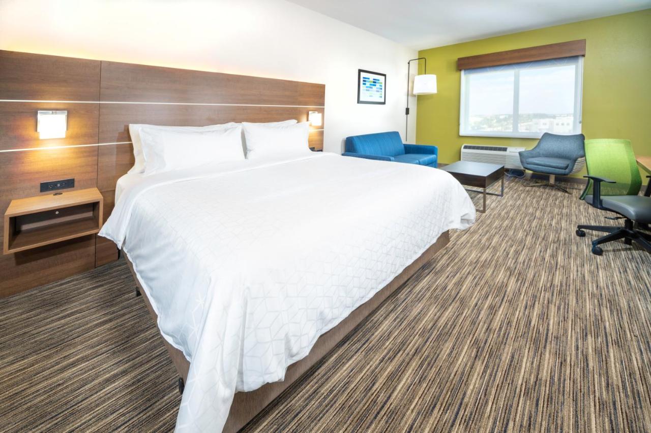 King Bed Suite - Non-Smoking at Holiday Inn Express & Suites Fort Myers Airport by IHG