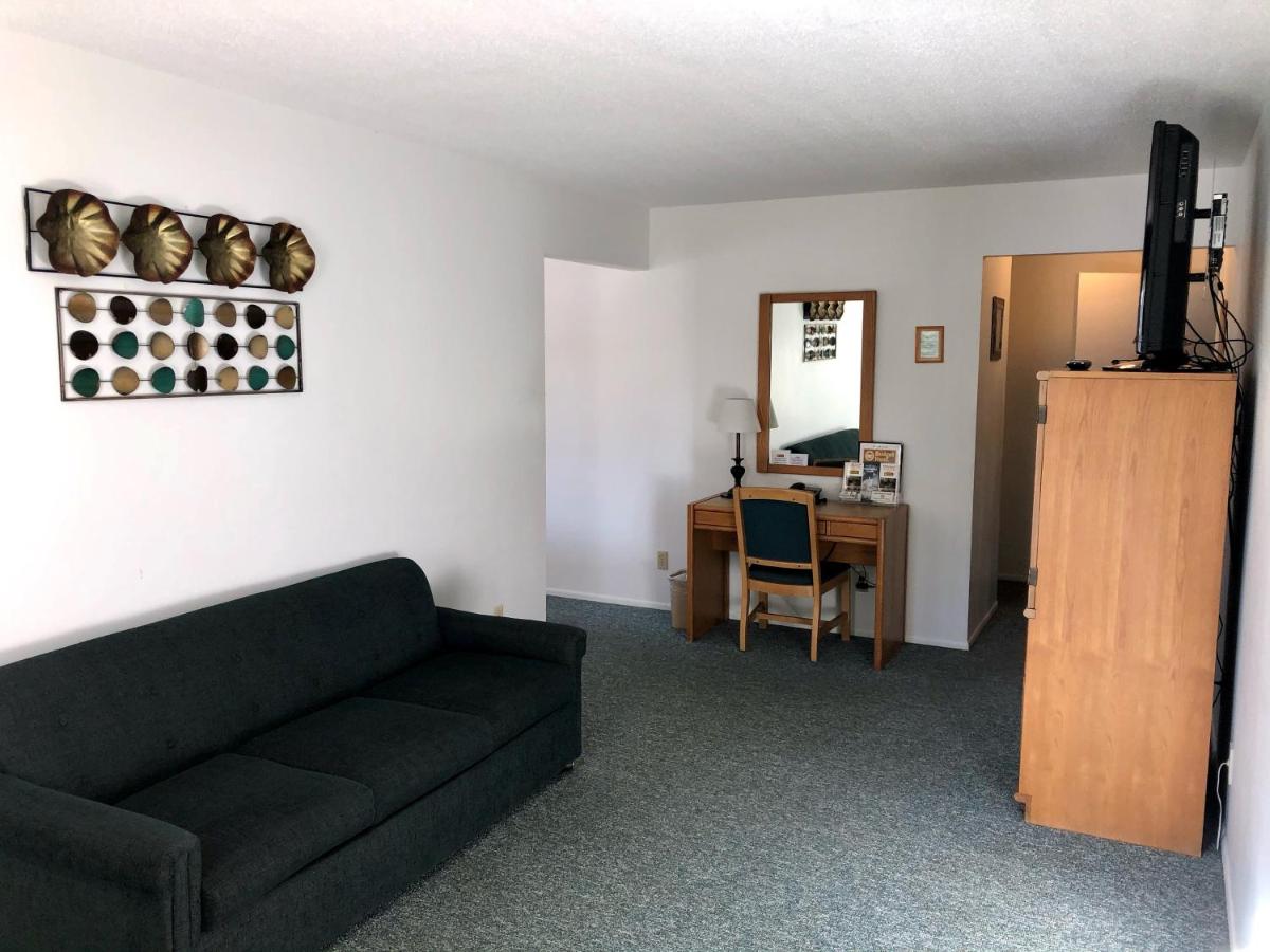 | Budget Host Inn
