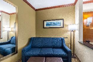 Room #49192711 at Comfort Suites Galveston Cruise Port Area – Beachside