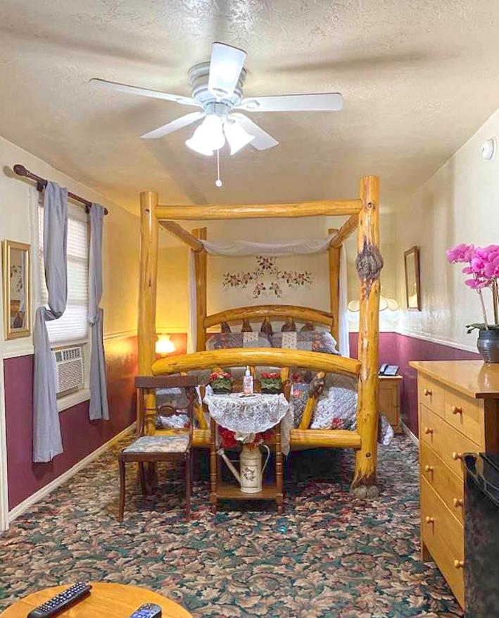 | Dawson House Lodge