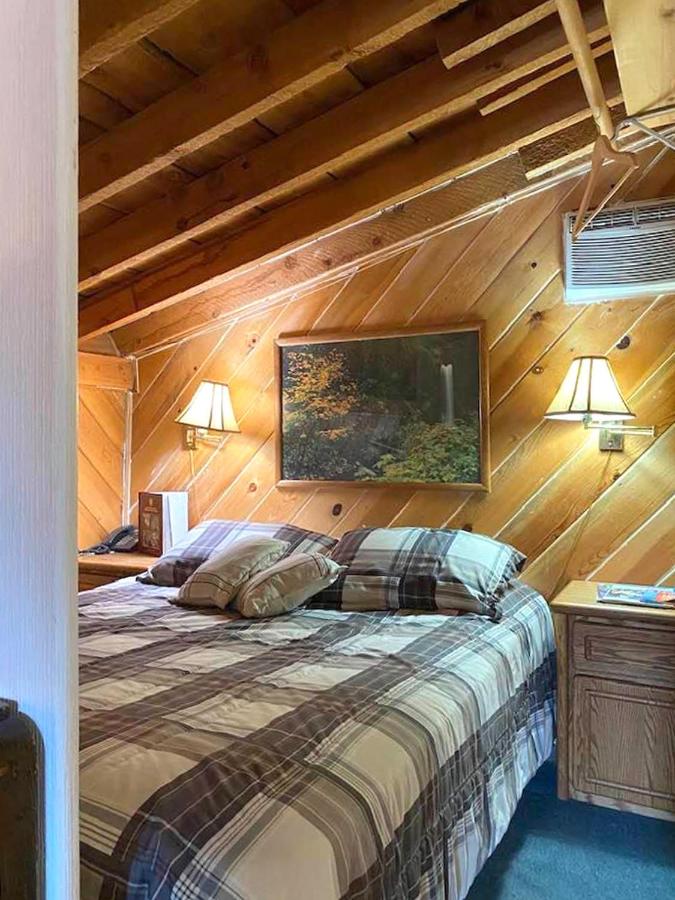| Dawson House Lodge