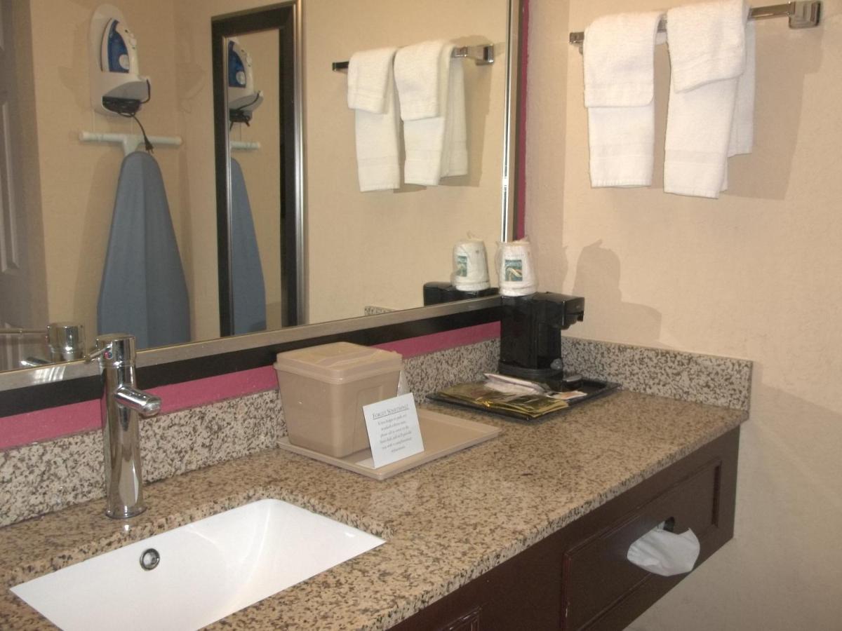 Days Inn by Wyndham Fort Lauderdale Airport Cruise Port