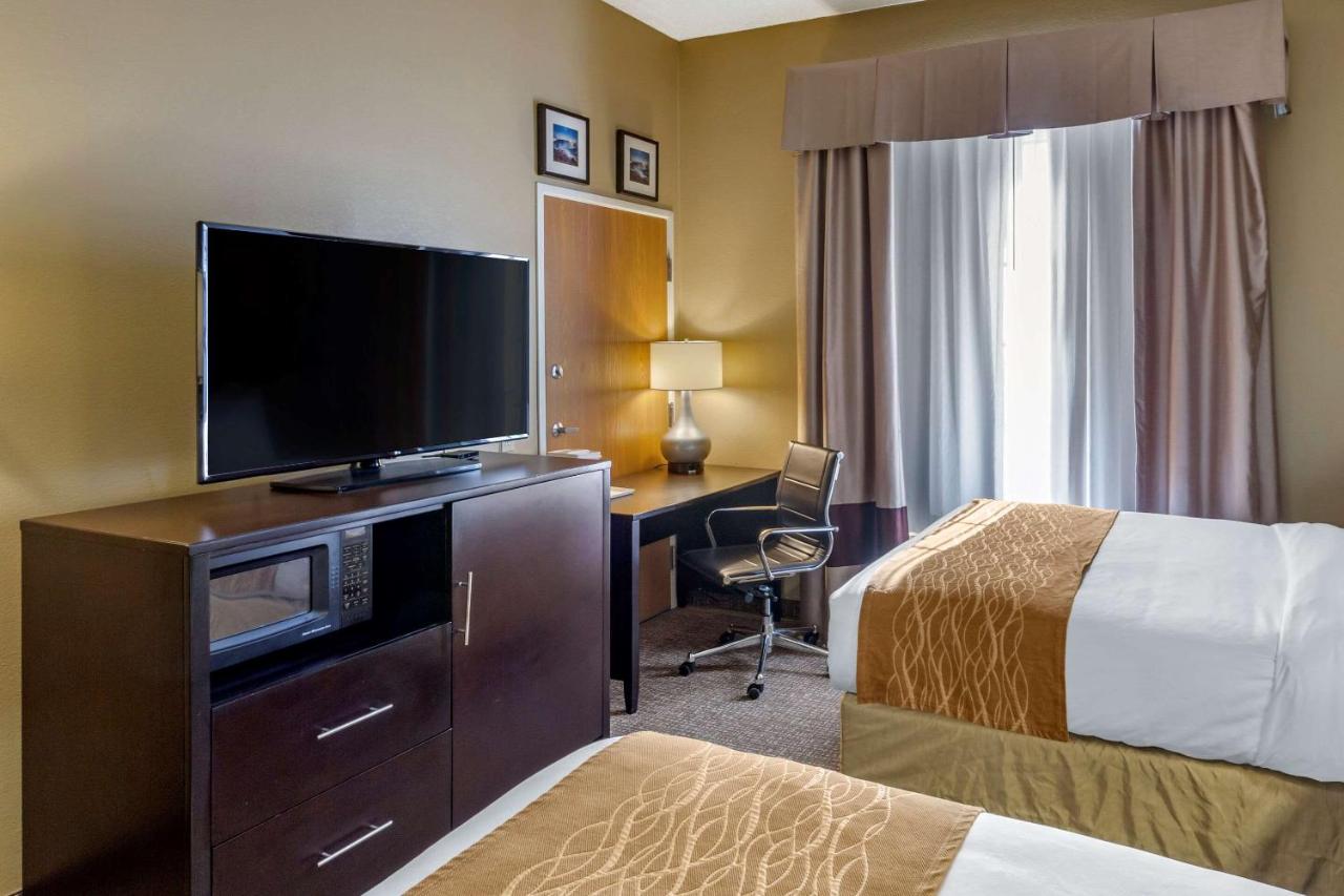 Double Room with Two Double Beds - Accessible/Non-Smoking at Comfort Inn Evanston I-80