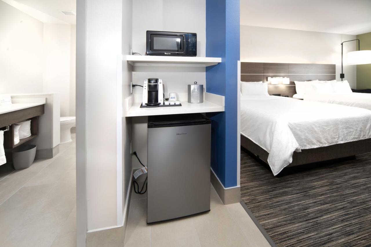 Premium Room at Holiday Inn Express & Suites Fort Myers Airport by IHG