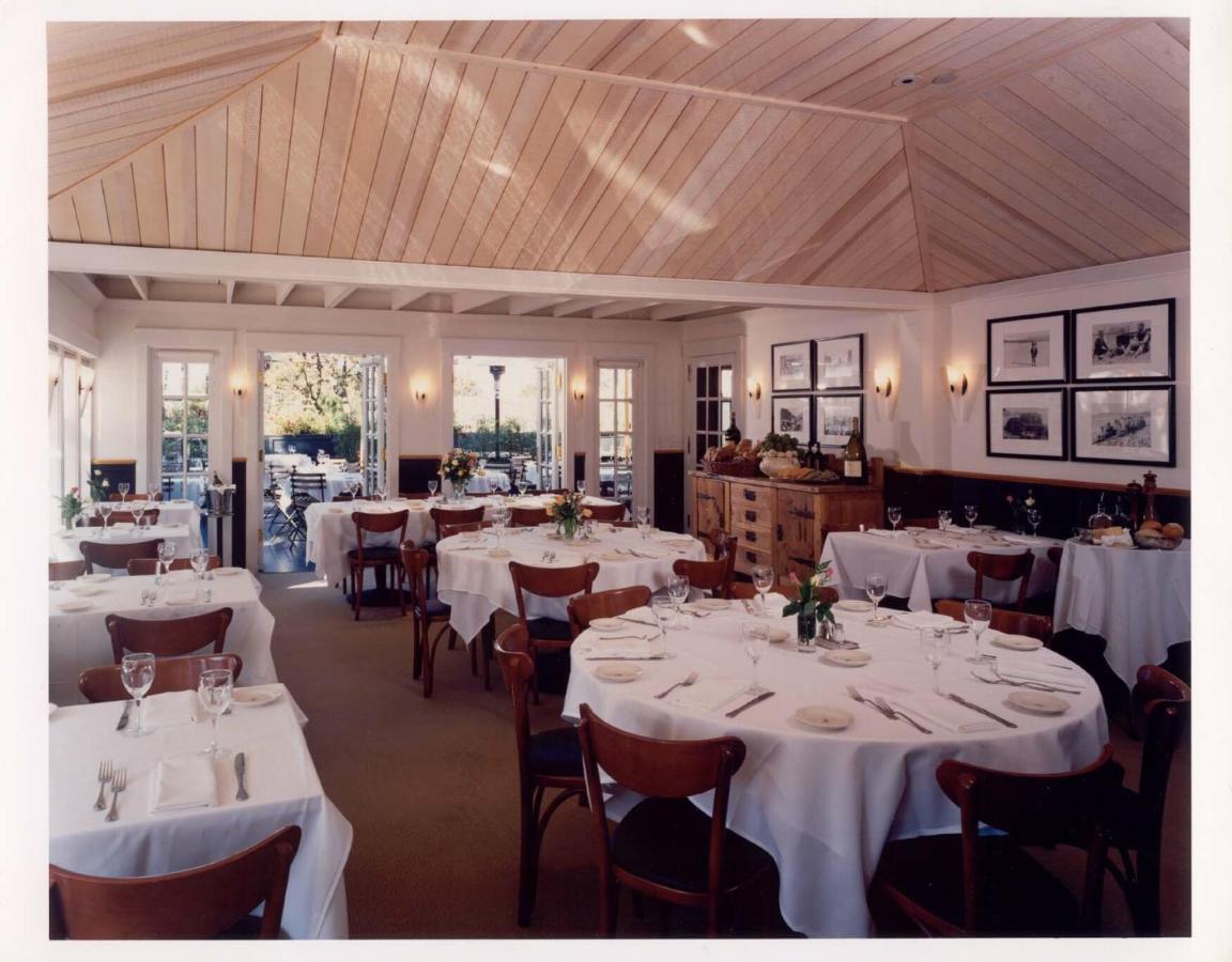 | Tally Ho Inn