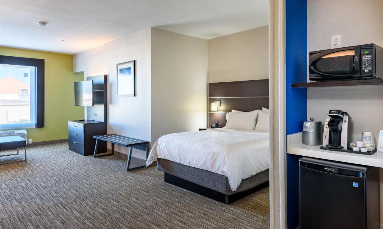 King Room at Holiday Inn Express Hotel & Suites Bastrop by IHG