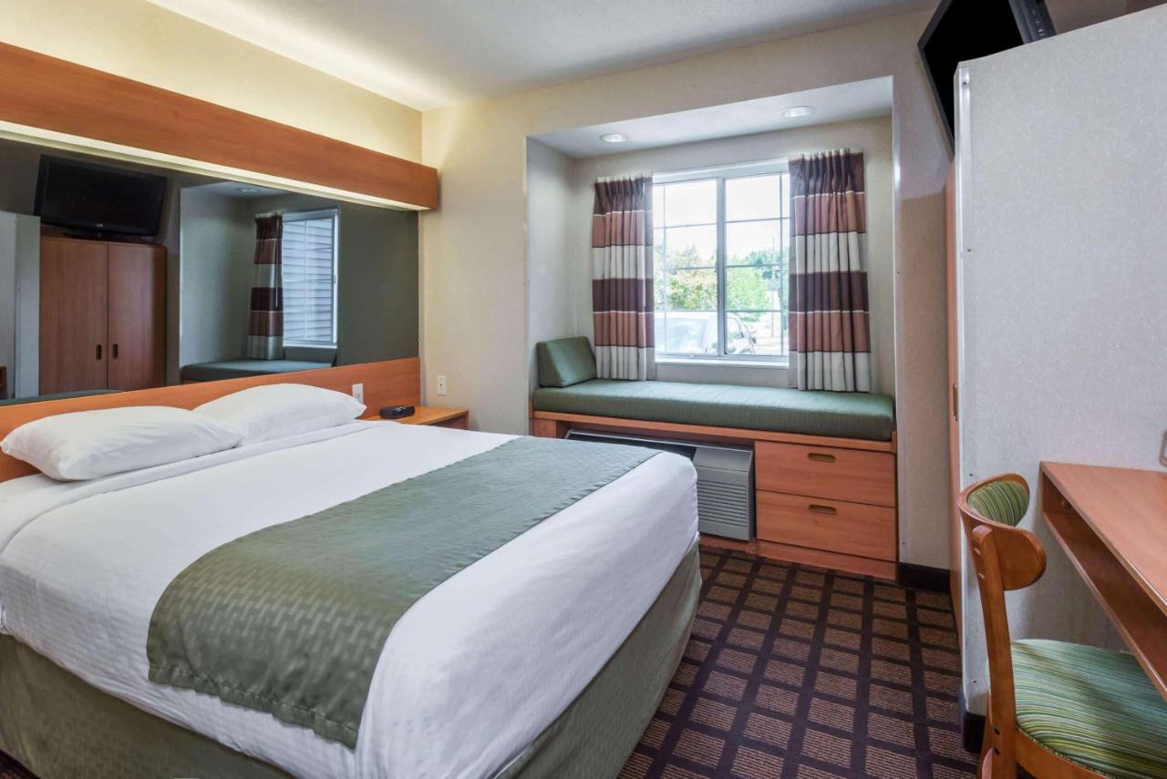 | Microtel Inn & Suites by Wyndham Uncasville