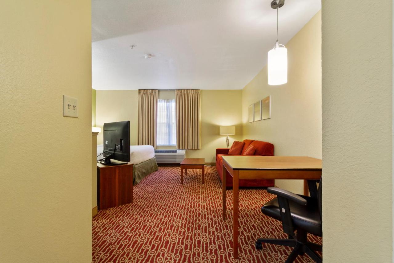 Deluxe studio 1 Queen Bed Non-Smoking at Extended Stay America Suites - Norfolk - Virginia Beach