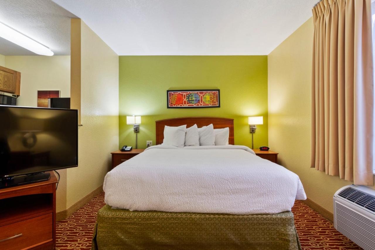 Deluxe studio 1 Queen Bed Non-Smoking at Extended Stay America Suites - Norfolk - Virginia Beach
