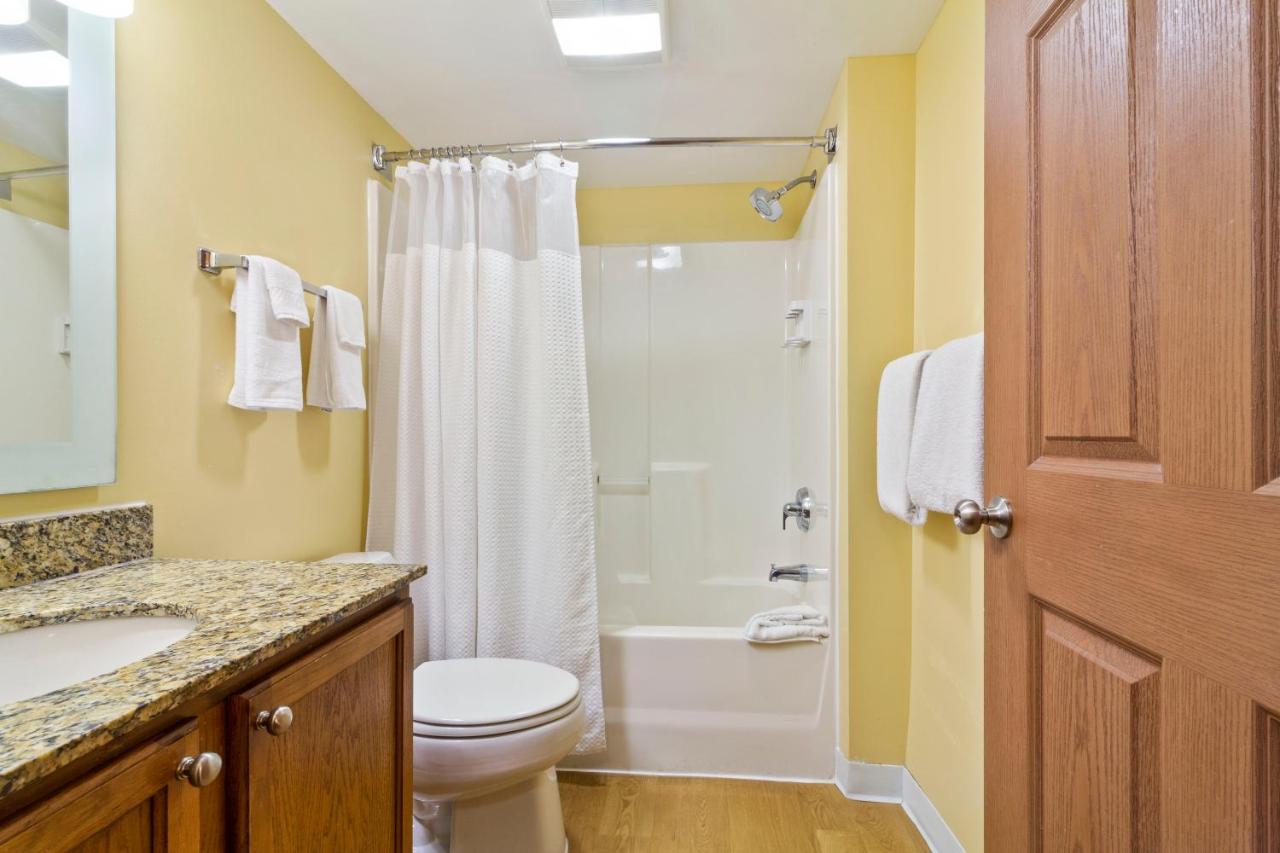 Deluxe studio 1 Queen Bed Non-Smoking at Extended Stay America Suites - Norfolk - Virginia Beach