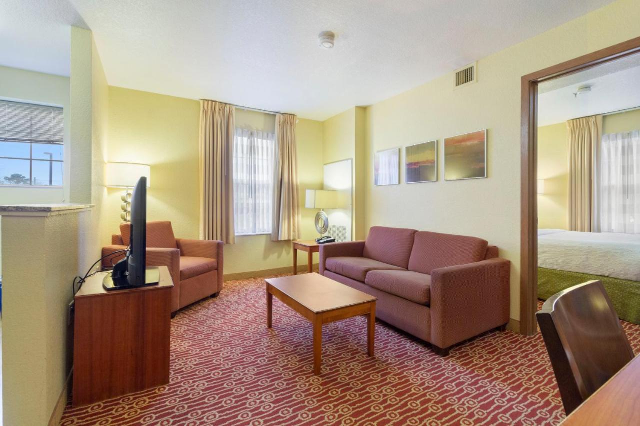 2 Bedroom Suite 2 Queen Beds Non-Smoking at Extended Stay America Suites - Norfolk - Virginia Beach