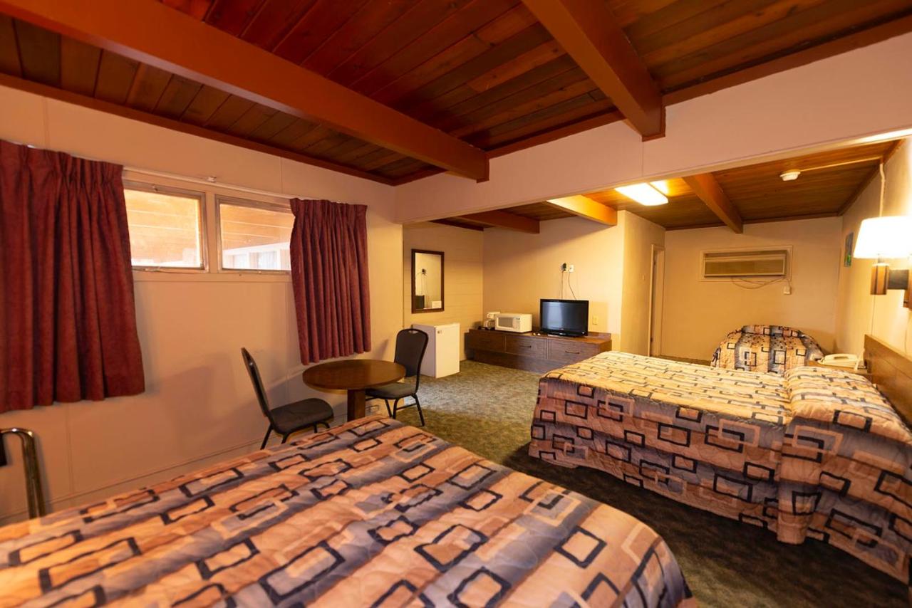 | Cedar Inn