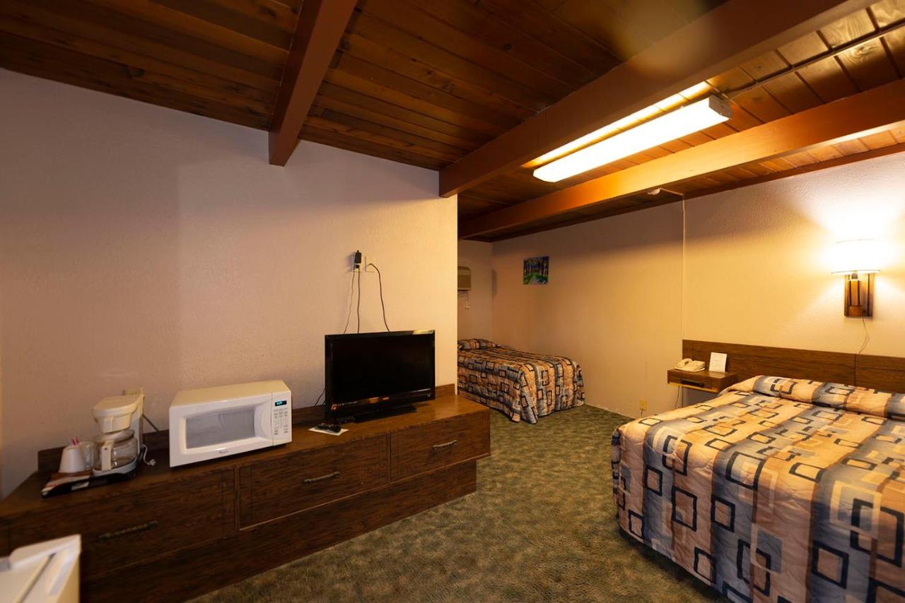 | Cedar Inn