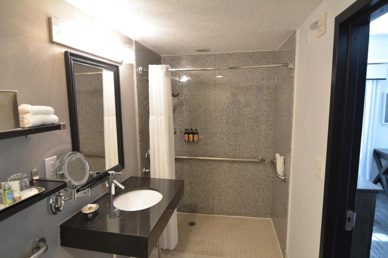 Queen Room - Disability Access at Capitol Hill Hotel