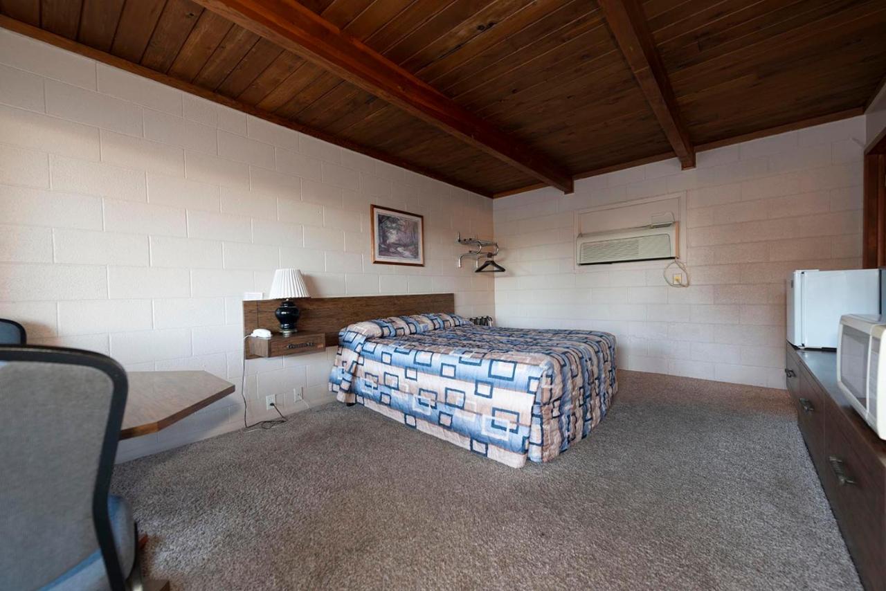 | Cedar Inn