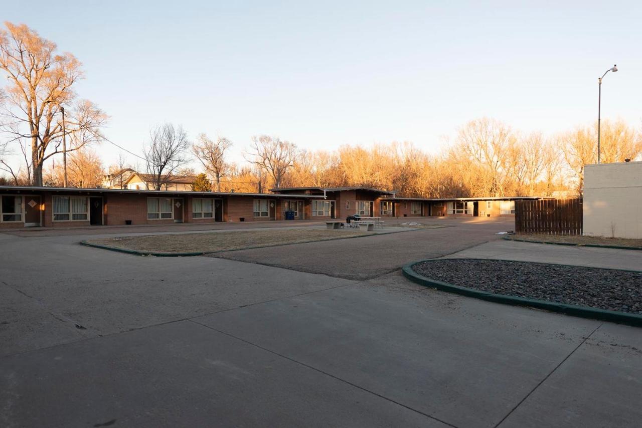 | Cedar Inn