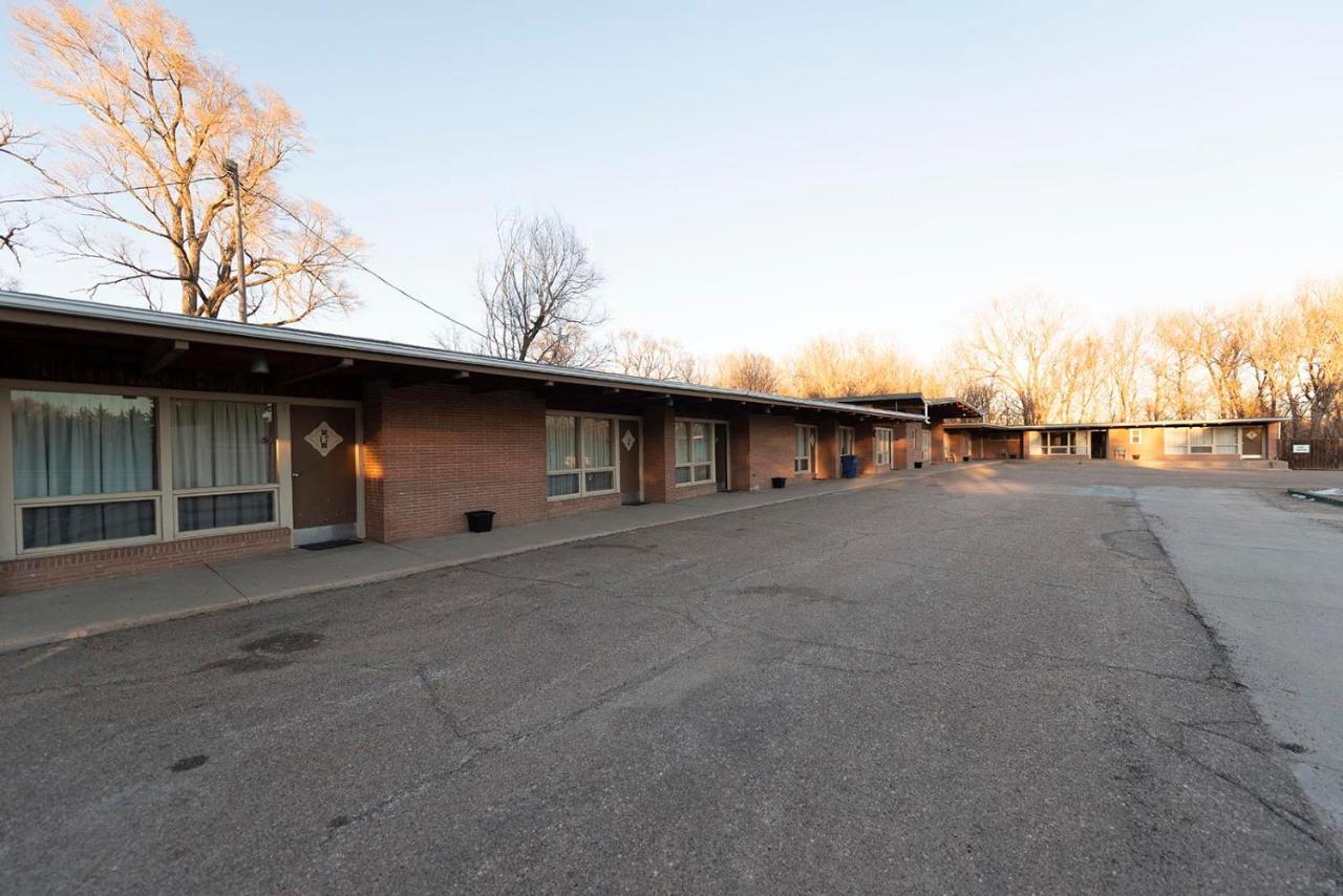 | Cedar Inn