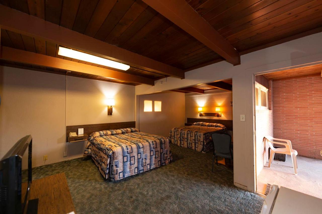 | Cedar Inn