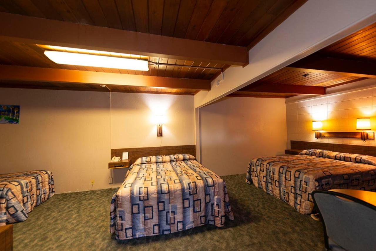 | Cedar Inn