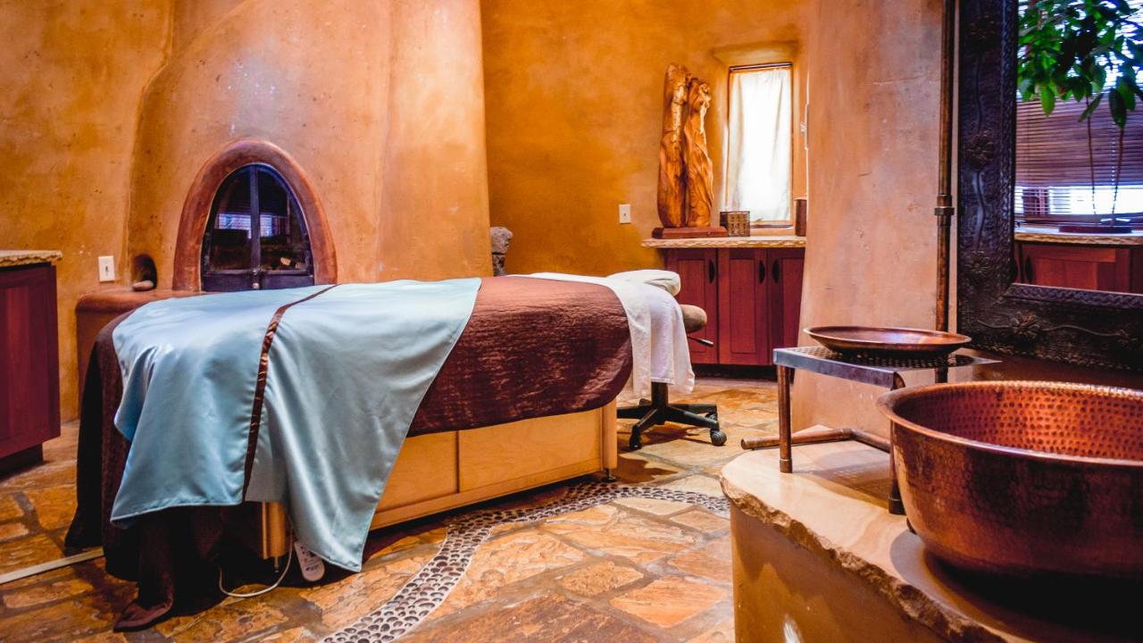 | El Monte Sagrado Living Resort & Spa