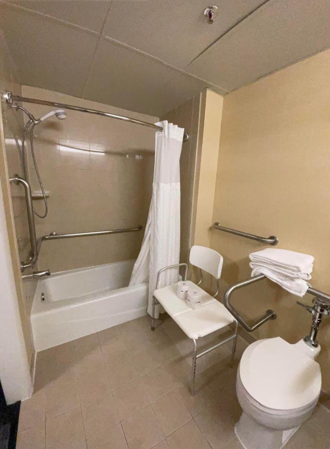King Room - Accessible/Non-Smoking at Comfort Inn Ballston
